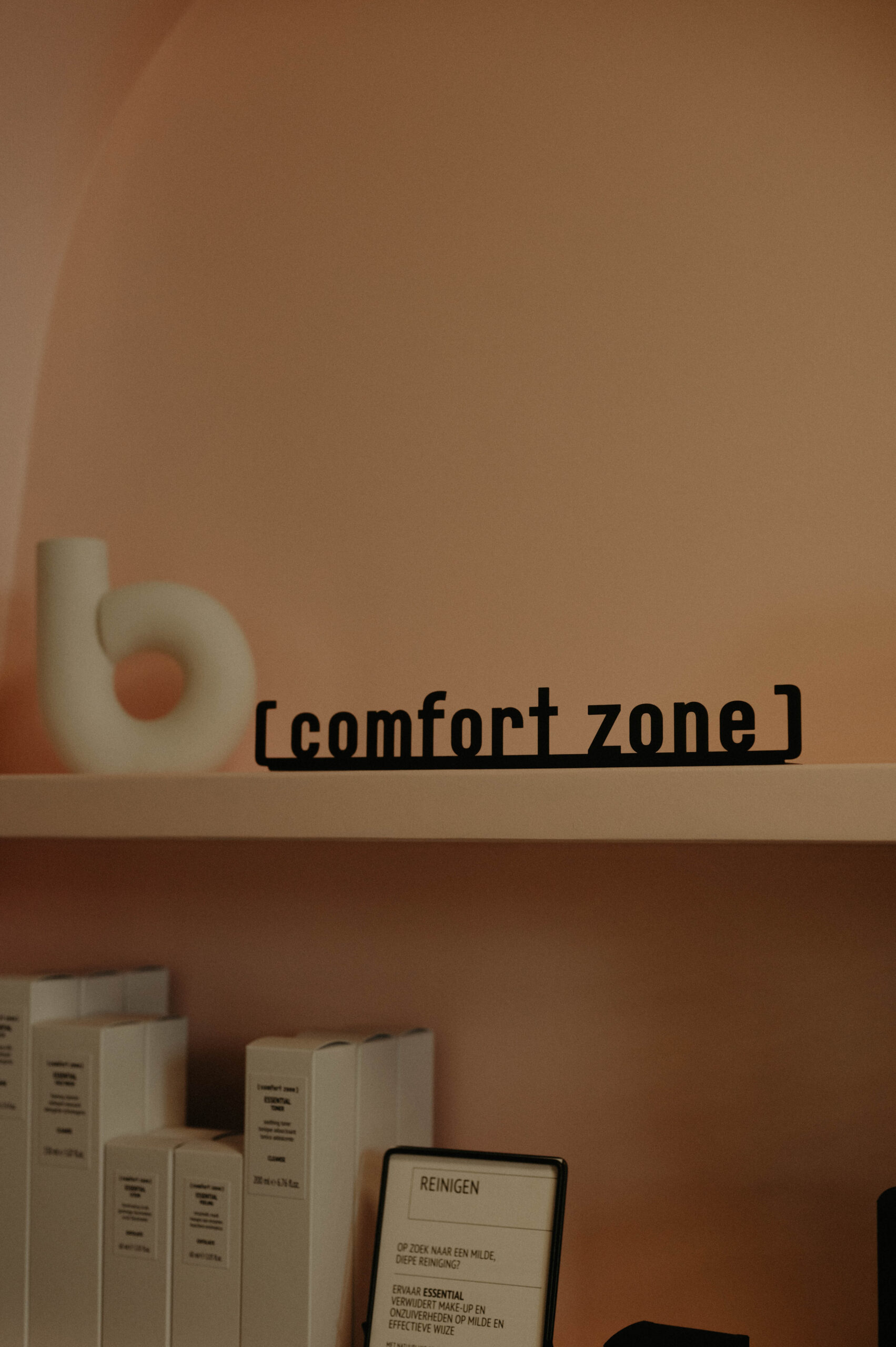 Foto: Comfort Zone huidverzorgingsproducten in een luxe setting.
